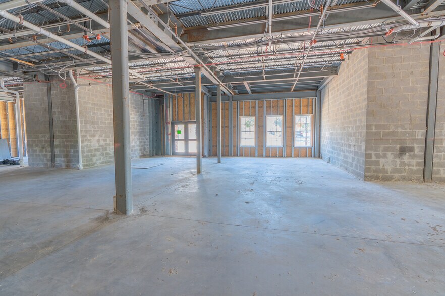 More Photos Of 4 Mill St, Bristol Restaurant For Lease