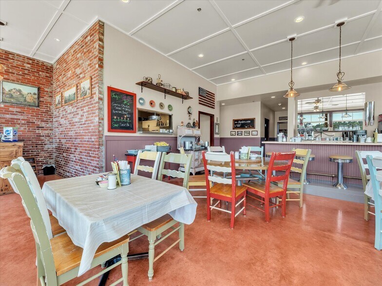 More Photos Of 1421 Pioneer Hwy, Stanwood Restaurant For Sale