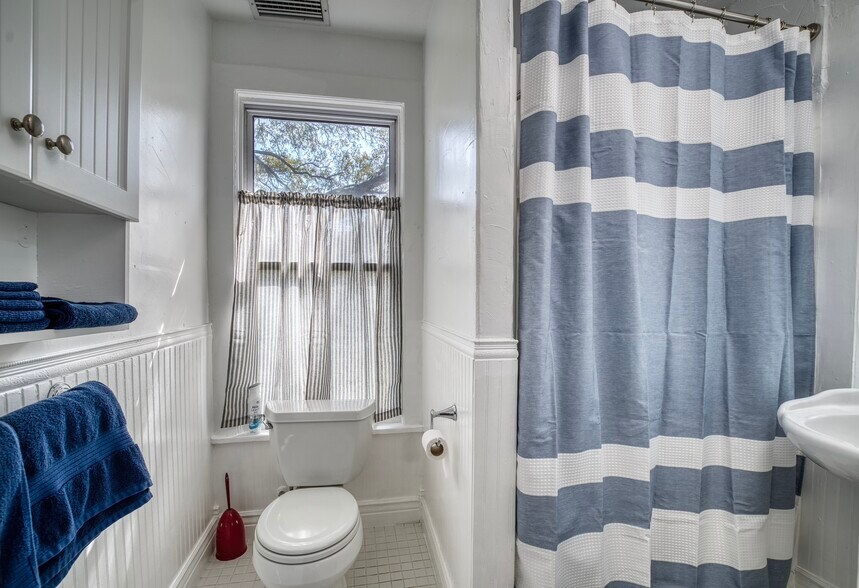 More Photos Of 304 15th St W, Bradenton Specialty For Sale