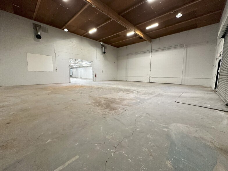 More Photos Of 14737 Arminta St, Panorama City Manufacturing For Sale