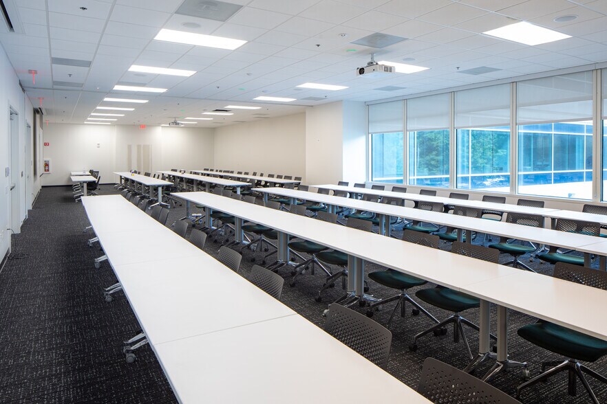 More Photos Of 5995 Windward Pky, Alpharetta Office For Lease