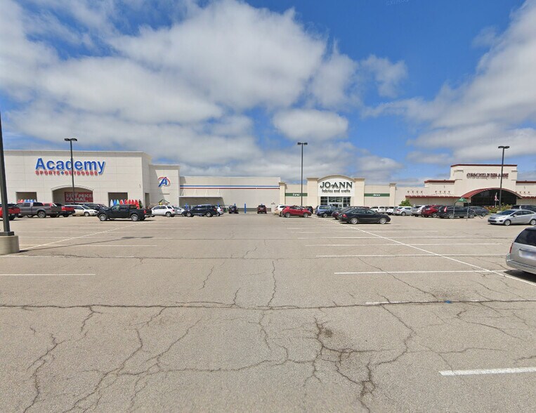 More Photos Of 1133 SW Wanamaker Rd, Topeka General Retail For Sale