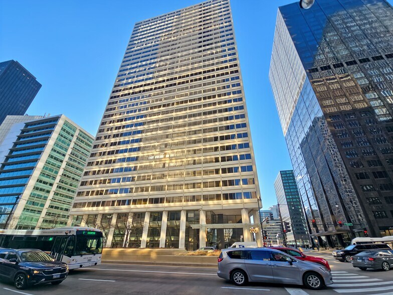 More Photos Of 200 S Wacker Dr, Chicago Coworking Space