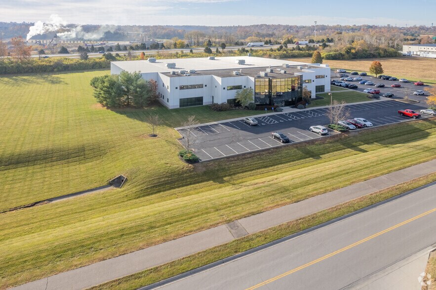 More Photos Of 1637 Kingsview Dr, Lebanon Distribution For Lease