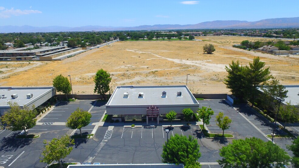 More Photos Of 44300 Lowtree Ave, Lancaster Office For Sale