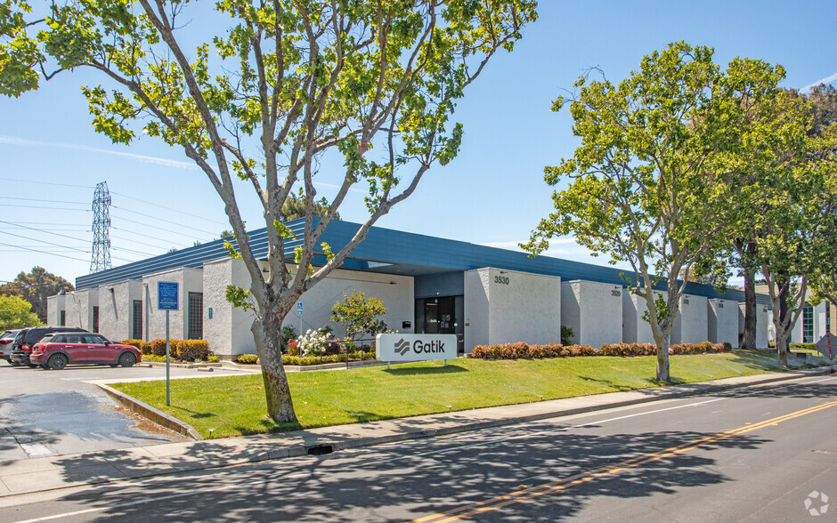 Primary Photo Of 3500-3550 W Bayshore Rd, Palo Alto Research And Development For Lease