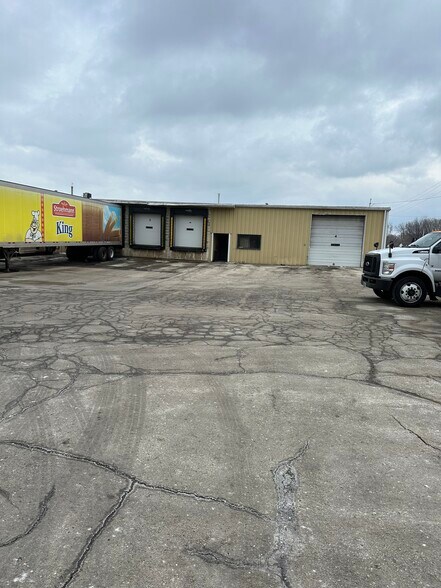 More Photos Of 977 N Military Ave, Green Bay Warehouse For Sale