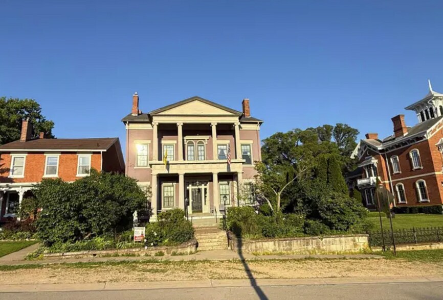 More Photos Of 1004 Park Ave, Galena Specialty For Sale