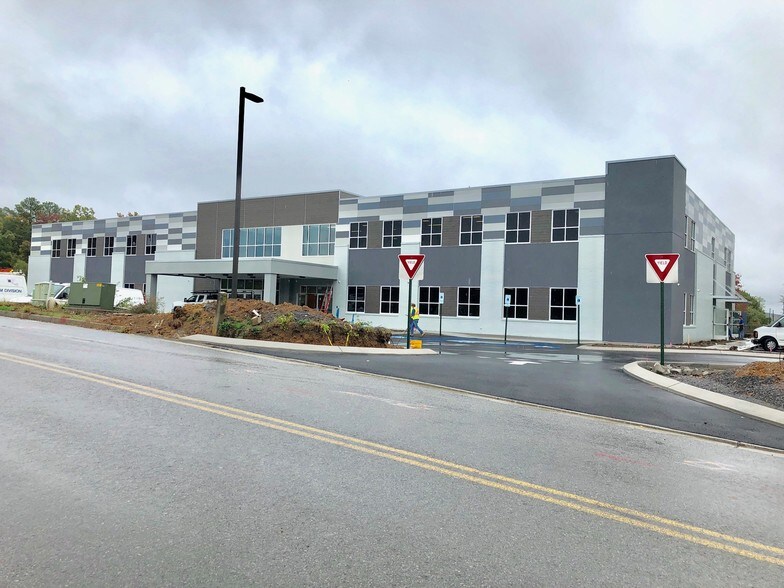 More Photos Of 4312 Holiday Inn Express Way NW, Cleveland Medical For Lease