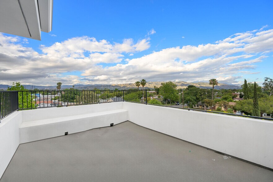 More Photos Of 5248 Auckland Ave, North Hollywood Apartments For Sale