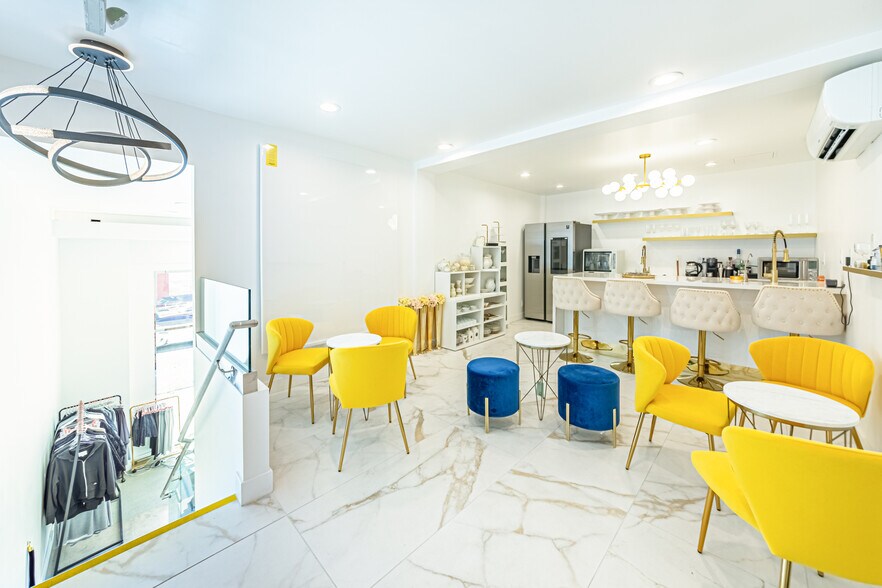 More Photos Of 330 N Western Ave, Los Angeles Storefront Retail Office For Lease