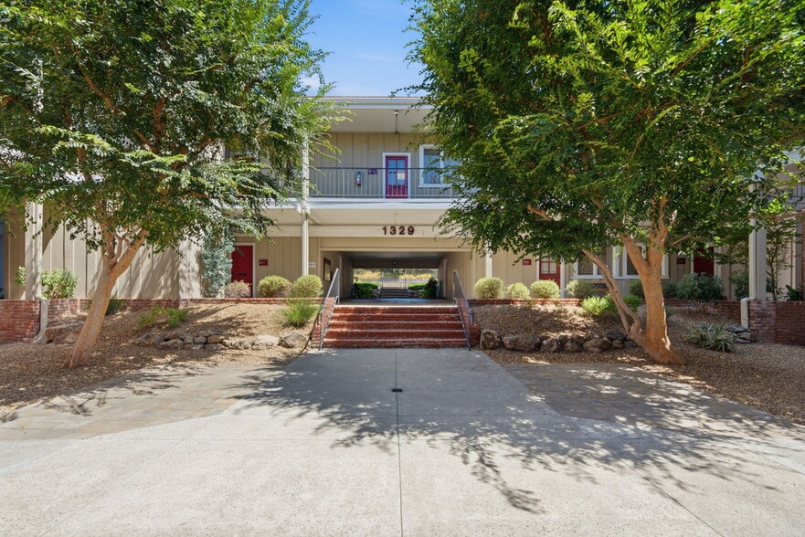More Photos Of 1321-1345 E Thousand Oaks Blvd, Thousand Oaks Unknown For Lease