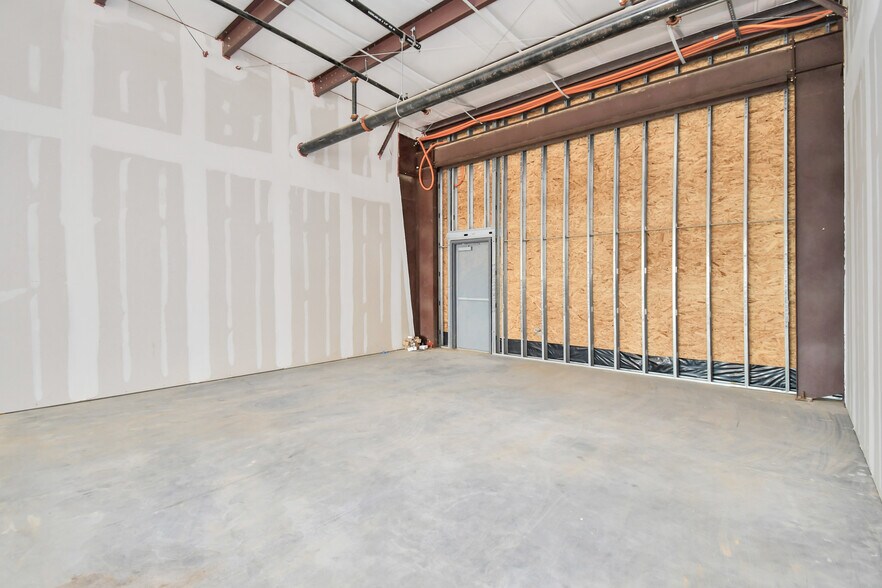 More Photos Of 30625 Kingsland Blvd, Brookshire Storefront For Lease