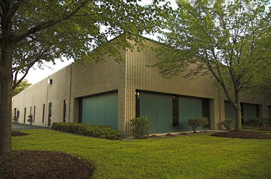 More Photos Of 14115 Farmington Rd, Livonia Unknown For Lease