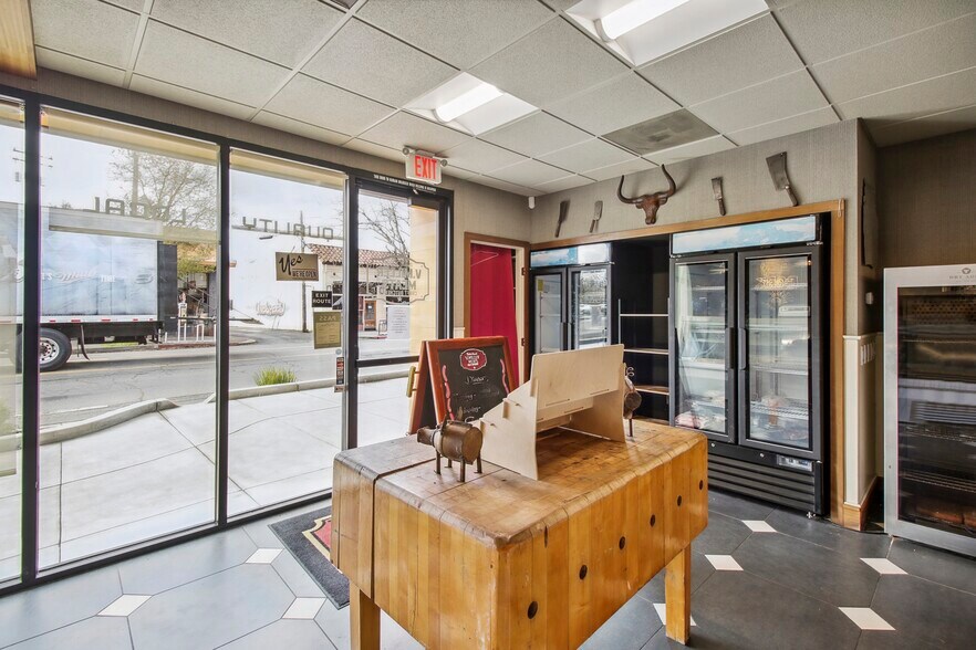 More Photos Of 4801 Folsom Blvd, Sacramento Freestanding For Lease