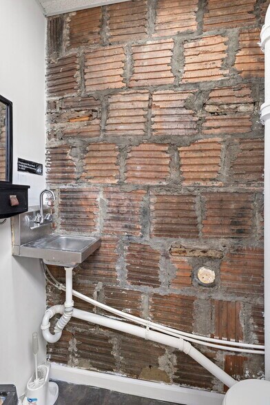 More Photos Of 304 Newark Ave, Jersey City Storefront Retail Office For Lease