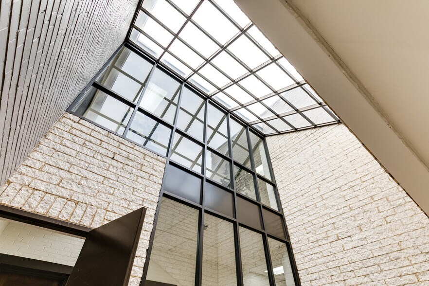 More Photos Of 2025 E Main St, Richmond Office For Lease