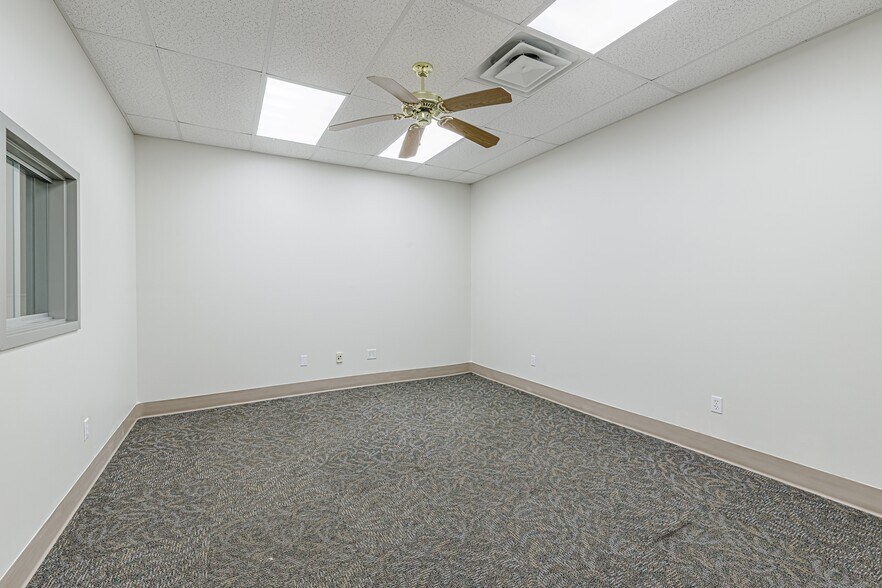 More Photos Of 1715 W Commerce Dr, Marshall Service For Sale