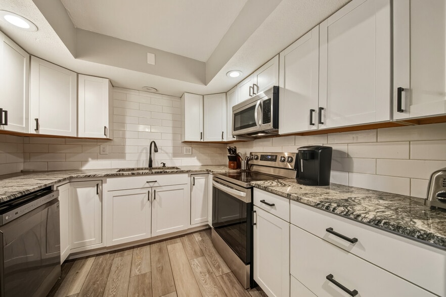 More Photos Of 798 Route 100, Wilmington Flex For Sale