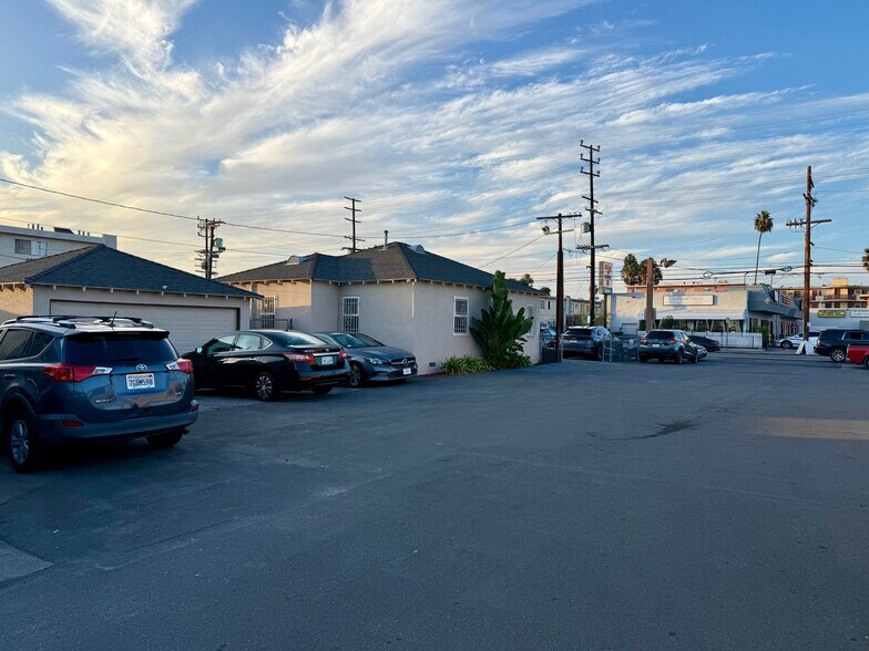 More Photos Of 15336 Vanowen St, Van Nuys Auto Dealership For Lease