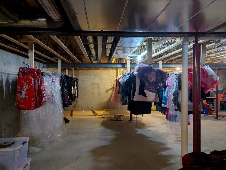 More Photos Of 1110 School st, Hillsboro Flex For Sale