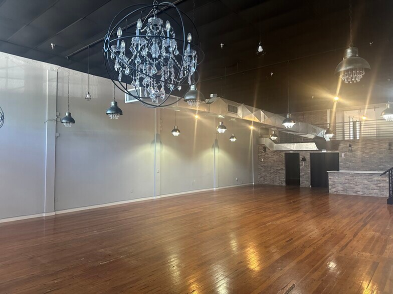 More Photos Of 1540-1548 Main St, Sarasota Storefront For Lease