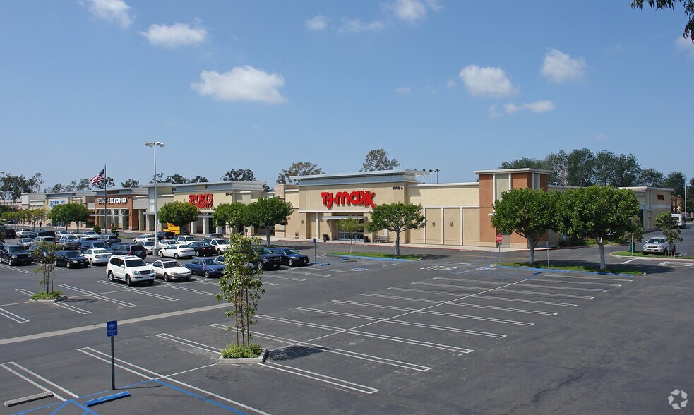 More Photos Of 3900-3940 S Bristol St, Santa Ana Unknown For Lease