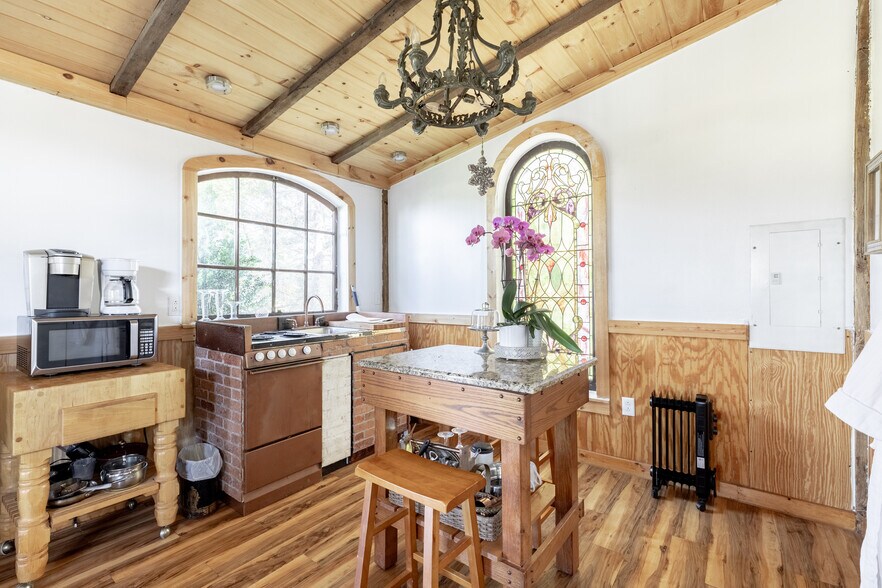 More Photos Of 2416 Lowesville Rd, Amherst Hospitality For Sale