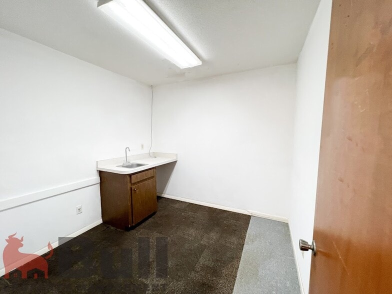 More Photos Of 5401 Alhambra Dr, Orlando Office For Lease