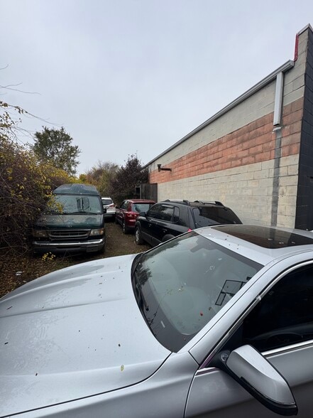 More Photos Of 1247 State St, New Haven Auto Repair For Lease