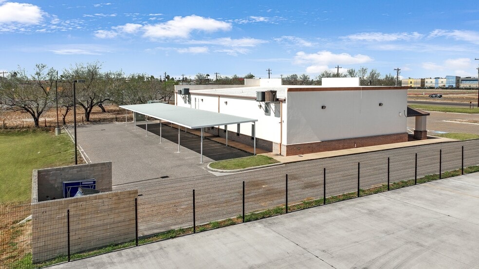 More Photos Of 802 E Expressway 83, La Joya General Retail For Sale