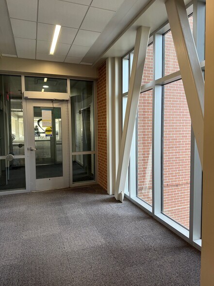 More Photos Of 385 Bell St, Dubuque Office For Sale