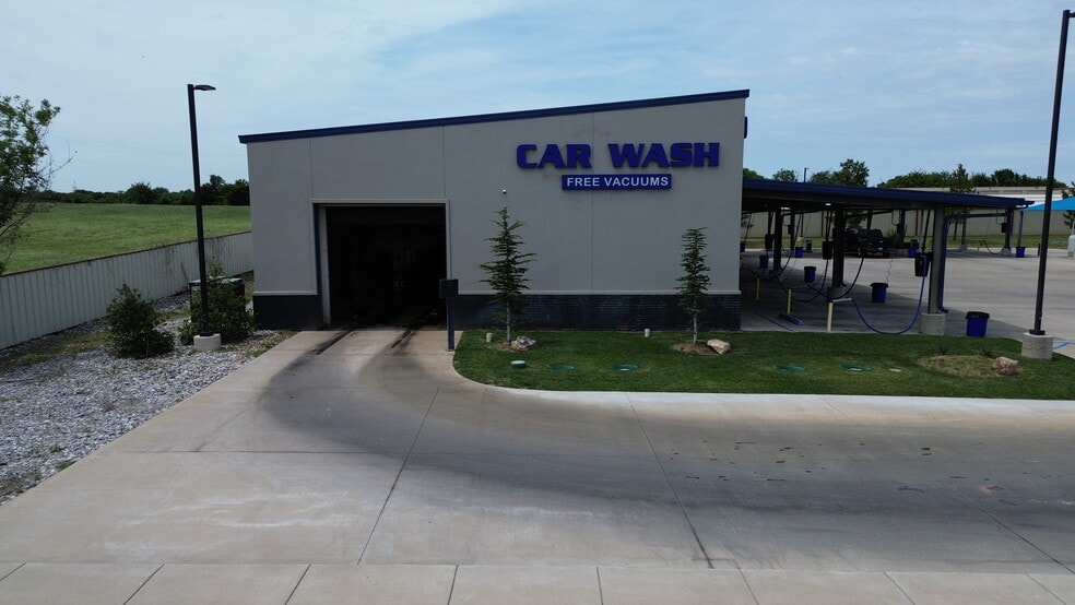 Primary Photo Of 775 N Mustang Rd, Tuttle Carwash For Sale
