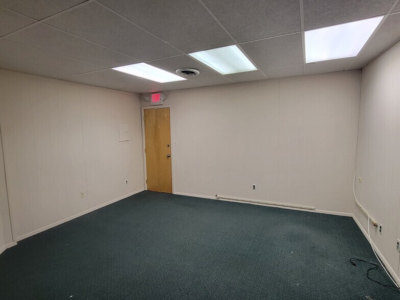 More Photos Of 5 Fifth Ave, Bay Shore Office For Lease