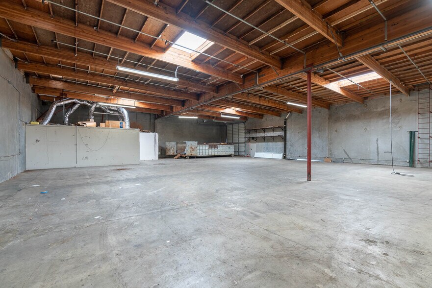 More Photos Of 220 Bernoulli Cir, Oxnard Manufacturing For Sale