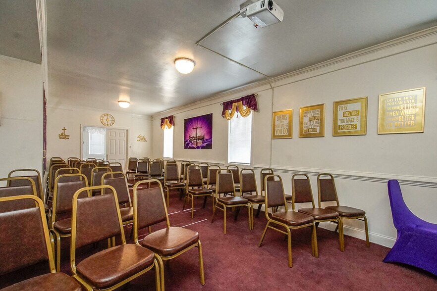 More Photos Of 2362 W Broad St, Athens Freestanding For Sale