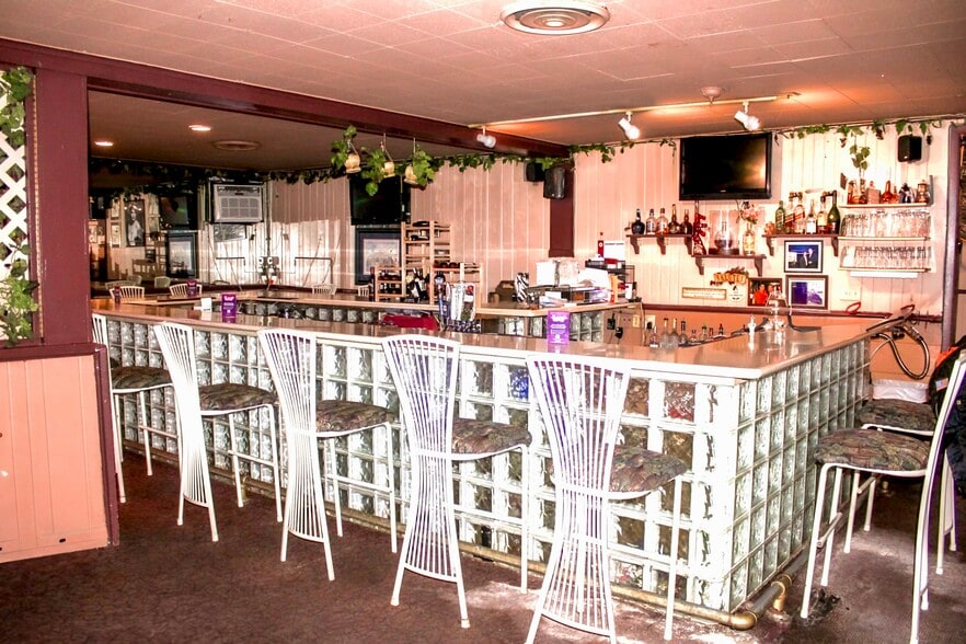 More Photos Of 69 Washington St, Fox Lake General Retail For Sale