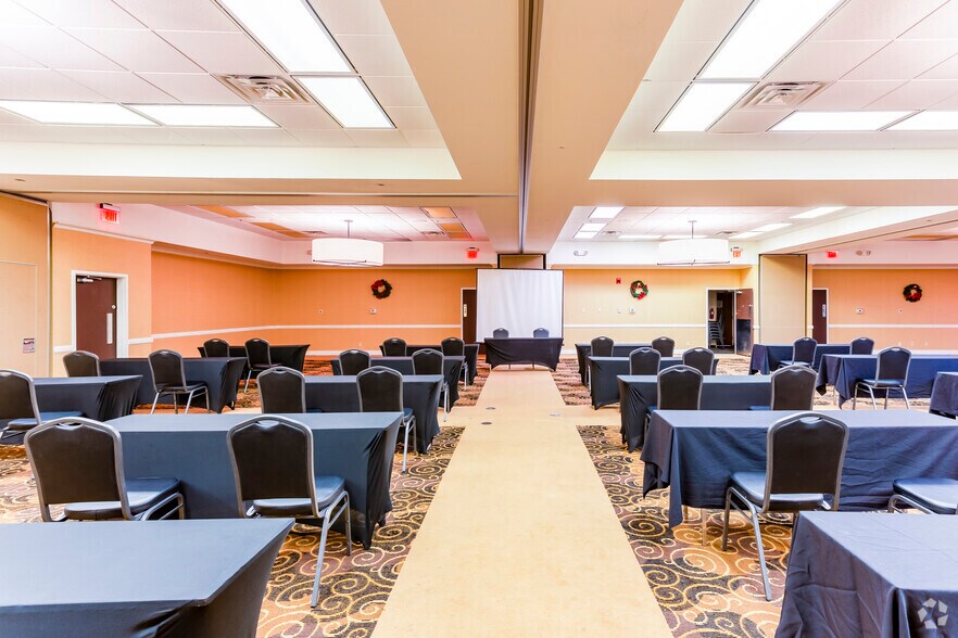 More Photos Of 441 Rio Concho Dr, San Angelo Hotel For Sale