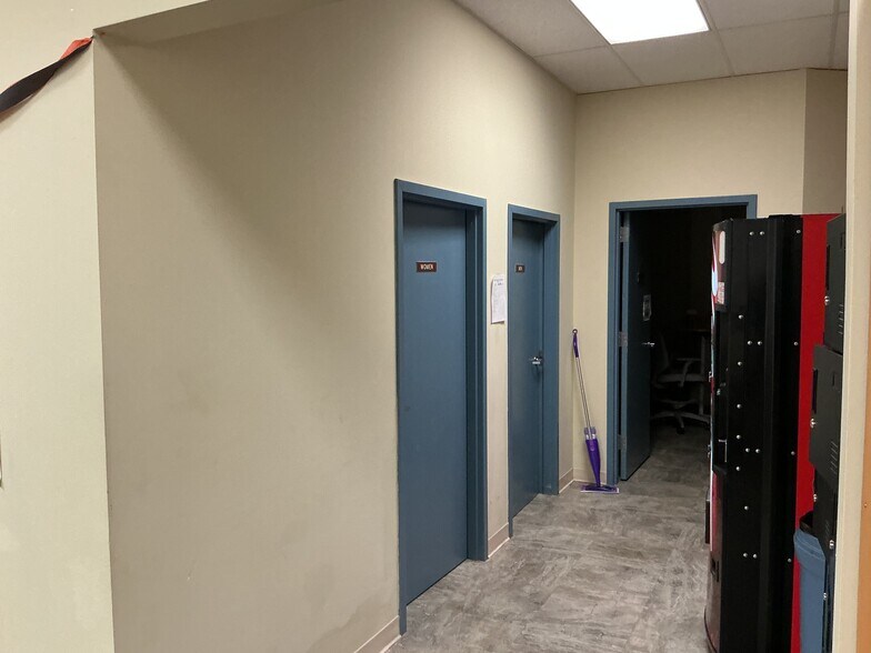 More Photos Of 3520-3528 W Two Mile House Rd, Columbus Office For Sale