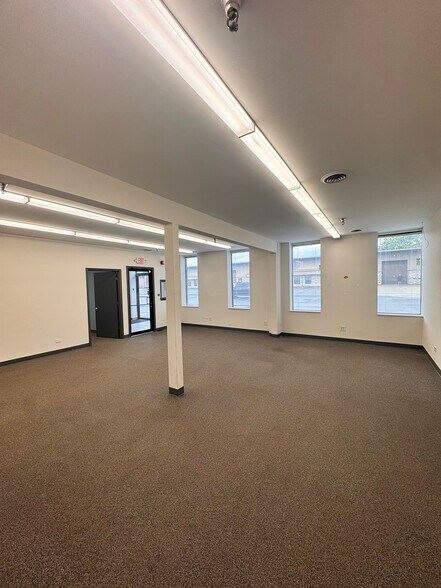 More Photos Of 740 Industrial Dr, Cary Manufacturing For Lease