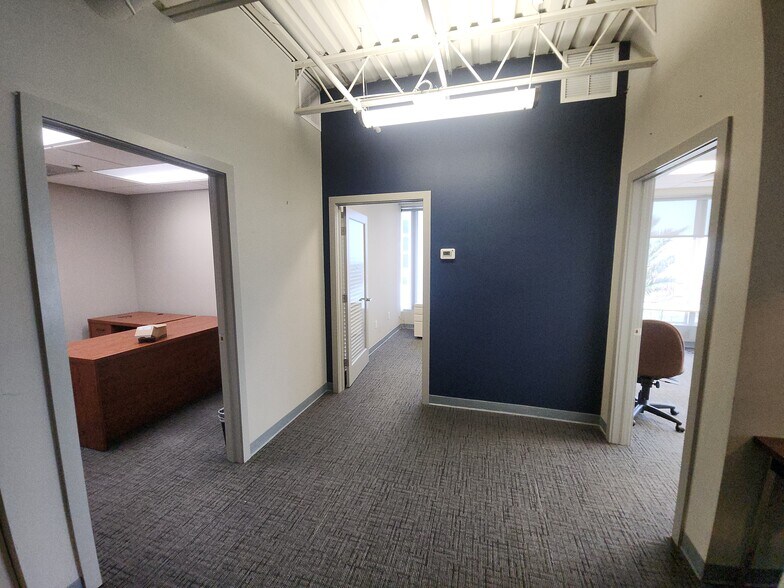 More Photos Of 333 1st St N, Jacksonville Beach Office For Lease