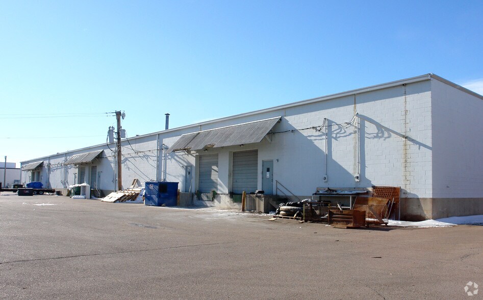 More Photos Of 1730 Fenpark Dr, Fenton Coworking Space