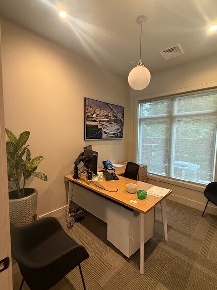 More Photos Of 109 Bryan Woods Rd, Savannah Office Residential For Lease