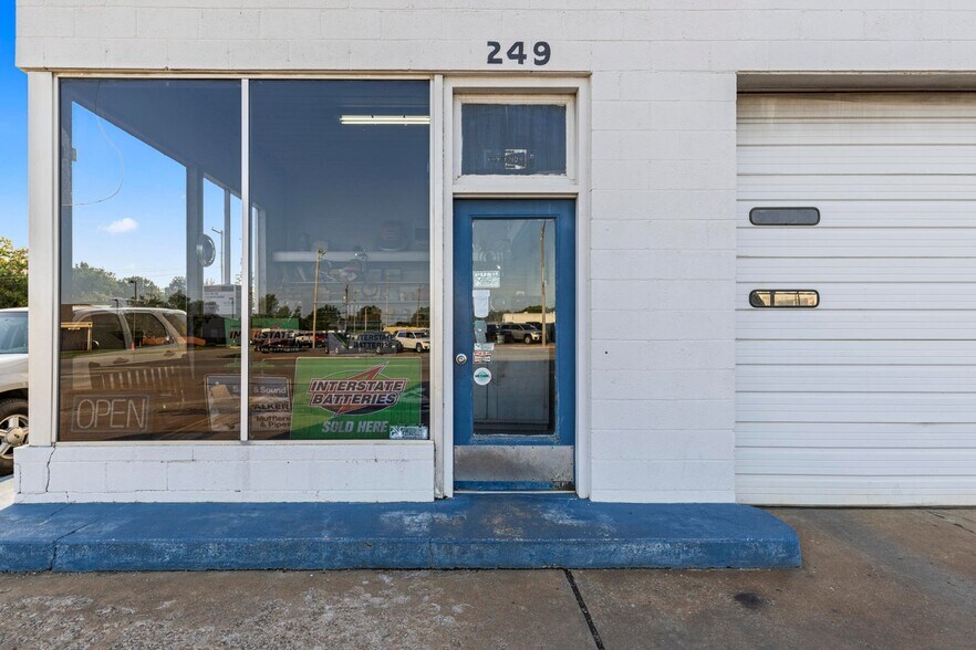More Photos Of 249 S Wilson St, Vinita Auto Repair For Sale