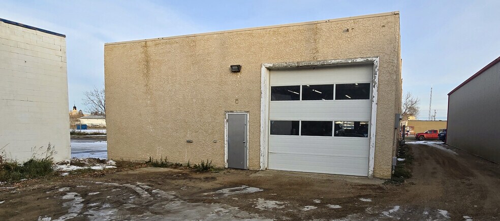 More Photos Of 233 17th St W, Prince Albert Auto Repair For Sale