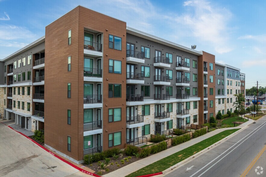 More Photos Of 5100 Bolm Rd, Austin Apartments For Lease