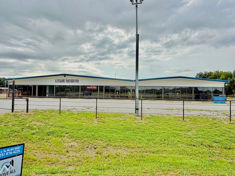 More Photos Of 3601 N Van Buren Byp, Enid Freestanding For Lease