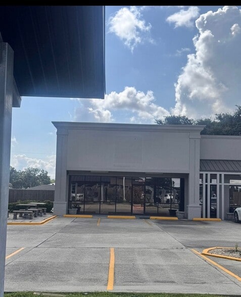Primary Photo Of 12371 US-90 Hwy, Luling General Retail For Lease