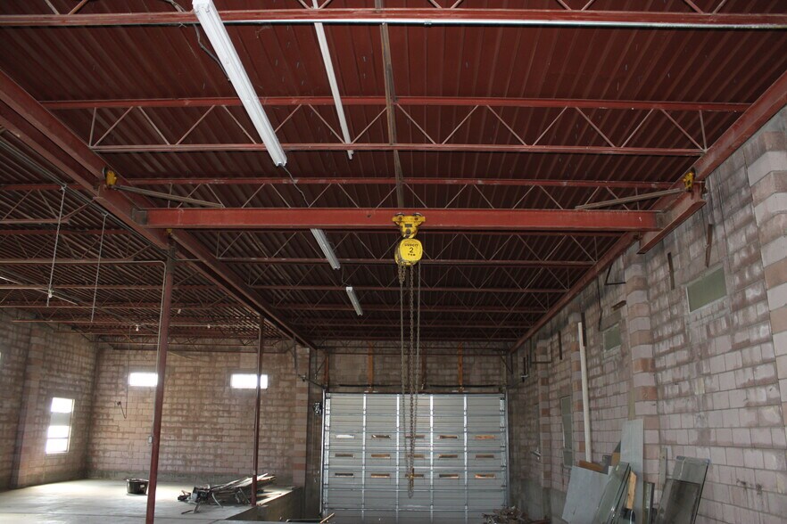 More Photos Of 1220 Mineral Wells Hwy, Weatherford Showroom For Sale