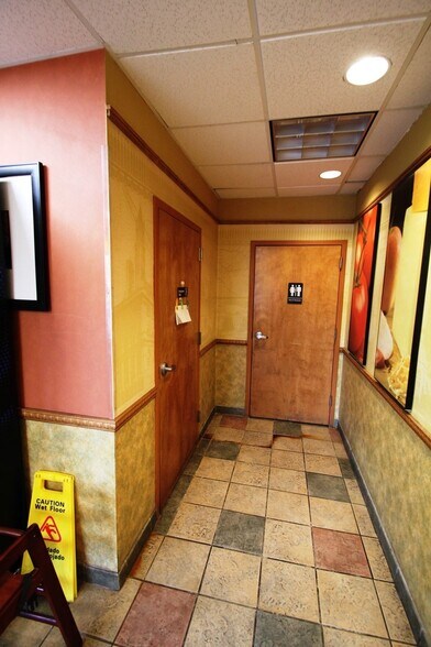 More Photos Of 4 Lowell Rd, North Reading Storefront Retail Office For Lease